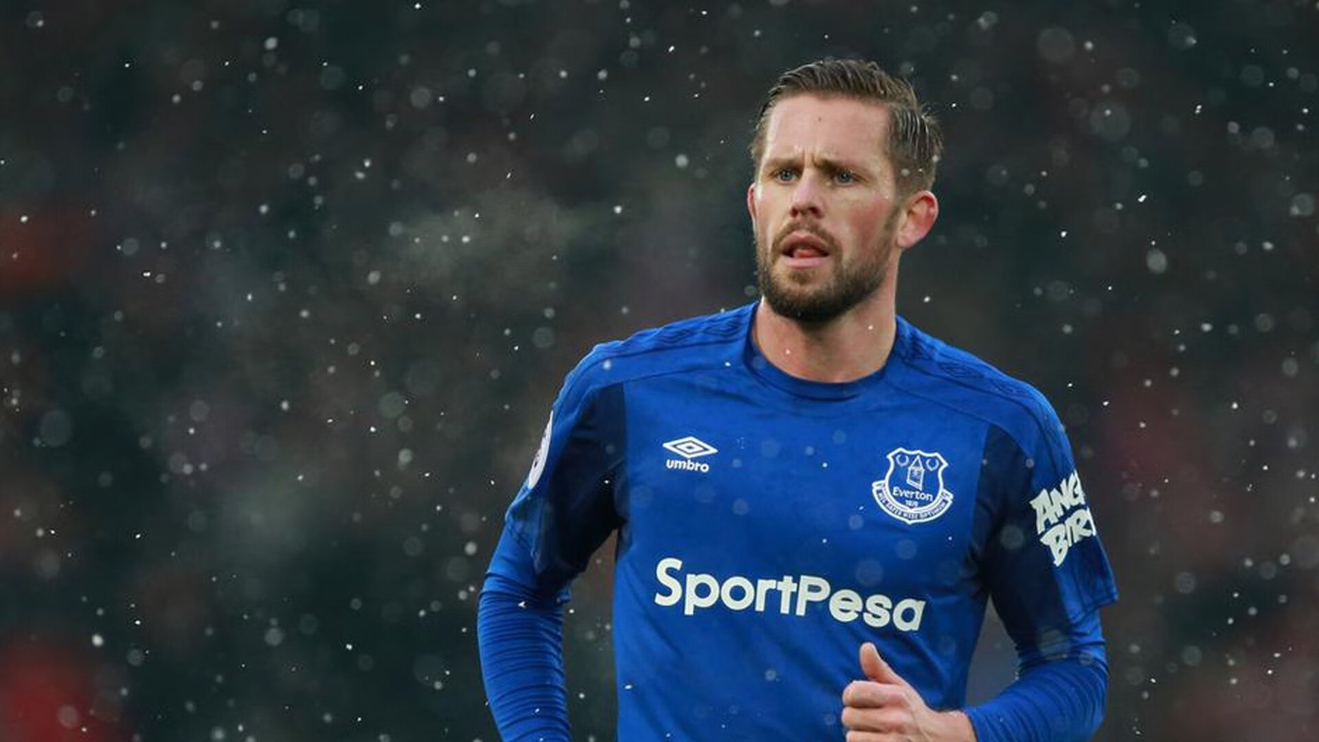 核心球员状态回暖连续三场比赛制造关键进球机会，球队核心穿几号